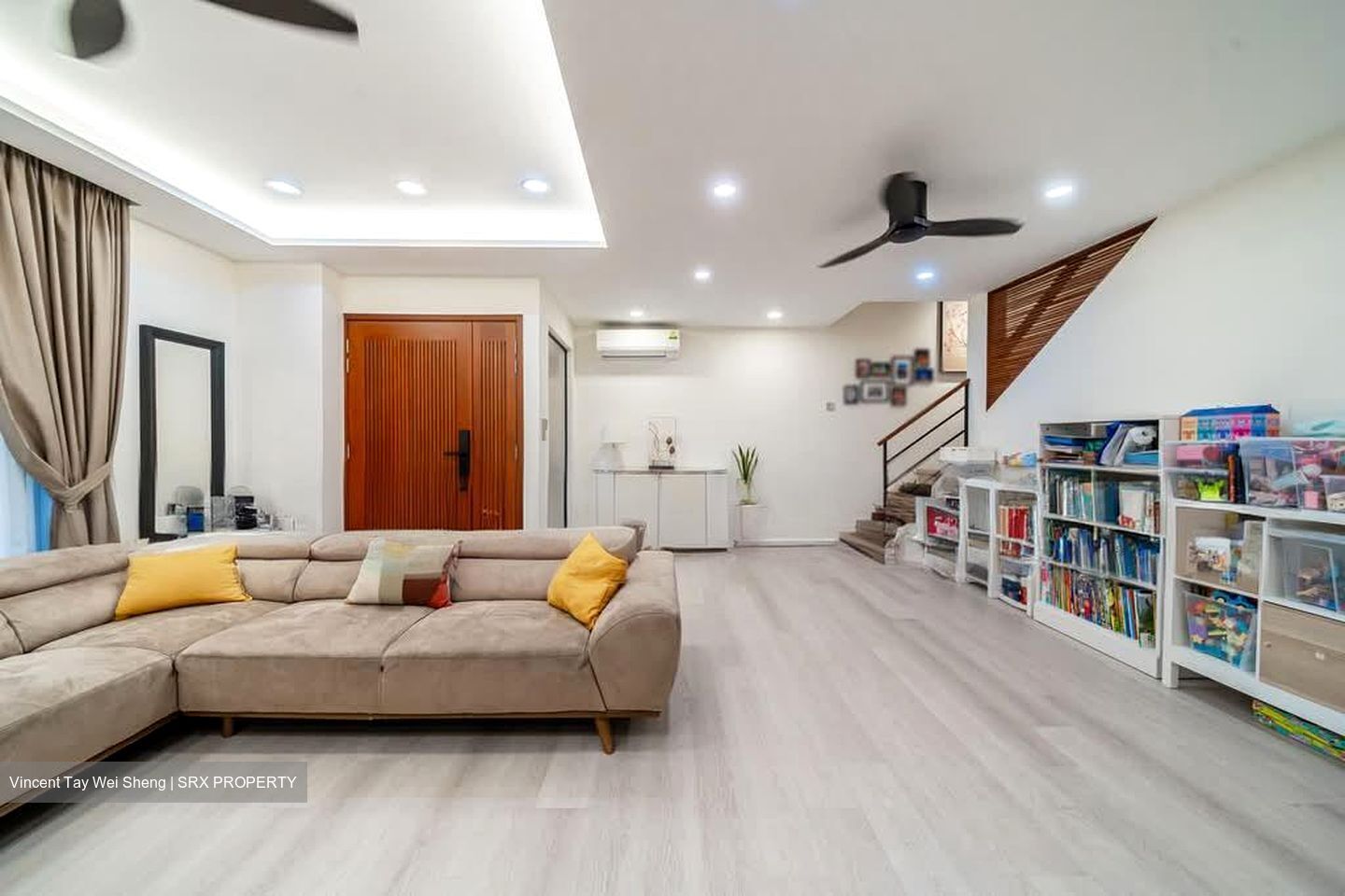 Sixth Avenue (D10), Terrace #531693251
